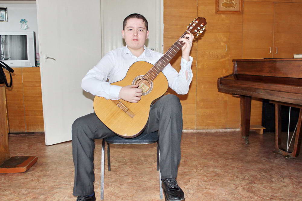 Елфимов Андрей, Тюкалинская ДШИ, классическая гитара